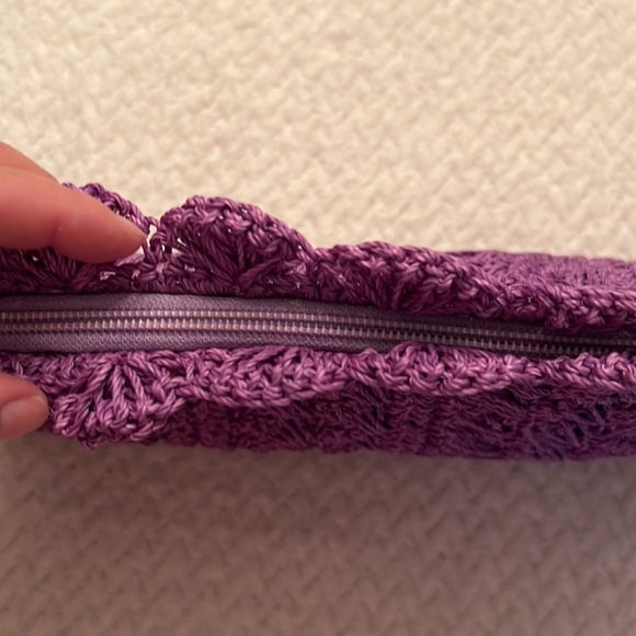 Vintage Purple Crochet Hand Bag Zip Closure - Picture 5 of 5